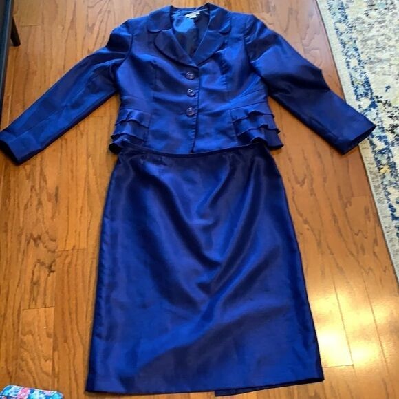 Two piece size 10 Kim Rogers suit - Picture 6 of 11